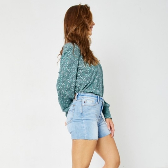 NEW! JUDY BLUE | New Summer 24' High Waist| Light Wash Denim Shorts​ - Picture 10 of 11